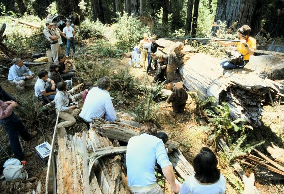 endor-behind-the-scenes-warwick-davis_orig
